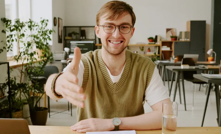 Zjawisko "Quiet Hiring" w polskich korporacjach – Zamiast rekrutacji, firmy przesuwają obecnych pracowników do nowych zadań. Jak wykorzystać to do awansu wewnętrznego?