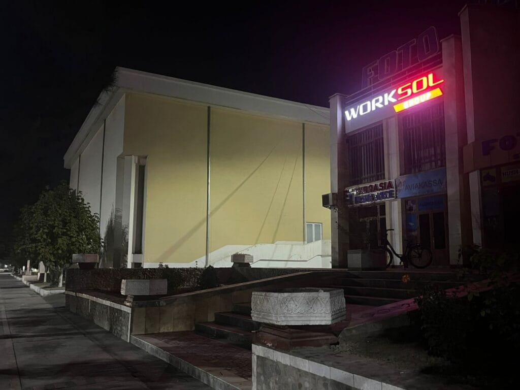 Biuro Worksol w Uzbekistanie, zdjęcie nocą